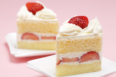 甘さ控えめシンプルな純・生クリーム使用のリッチな逸品　苺のショートケーキ