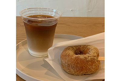ドーナツとドリンクのペアリングもおすすめ。