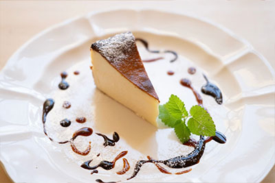 手づくりの秘伝の濃厚バスクチーズケーキ