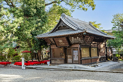 額殿をリノベーションしたお休み処は歴史を感じる佇まい