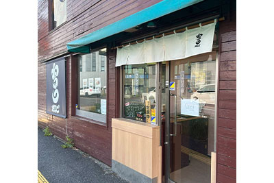 駅や商店街にほど近い北浦和店